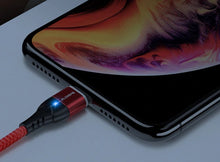 Lade das Bild in den Galerie-Viewer, Das eine Kabel für alle Geräte. Nie wieder suchen mit den magnetischen, nylongebundenen Kabeln und Konnektoren von magnetic-fuel.de
